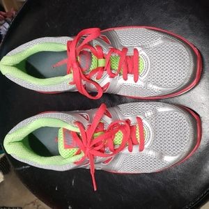 Nike dual fusion sneakers